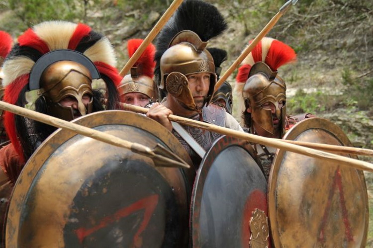 Почему спартанцы носили шлемы с гребнями