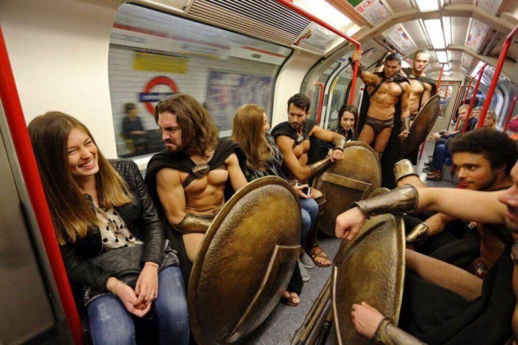 Смешные люди в общественном транспорте, 30 фото